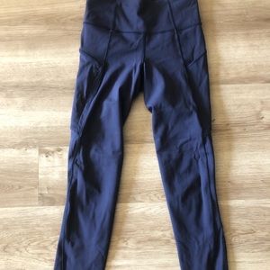 *SOLD* Lululemon “Run on Tight” 25” (size 2) NAVY